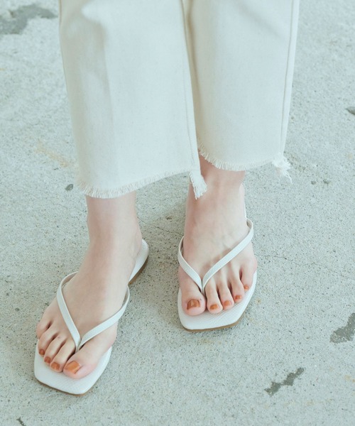 titivate(ティティベイト)の「スクエアトゥトングサンダル(サンダル・レディース・ホワイト系その他/オフホワイト/シルバー/ベージュ/ブラック・S/M/L/LL)」の19枚目の写真