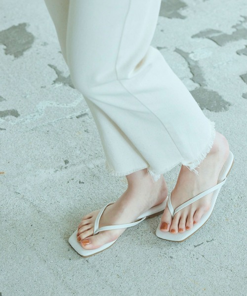 titivate(ティティベイト)の「スクエアトゥトングサンダル(サンダル・レディース・ホワイト系その他/オフホワイト/シルバー/ベージュ/ブラック・S/M/L/LL)」の20枚目の写真