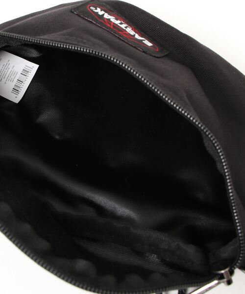 CHARI&CO（チャリアンドコー）の「【CHARI&CO NYC/チャリアンドコー】× EAST PAK SPRING BAG（ショルダーバッグ・メンズ・ブラック・FREE）」の4枚目の写真