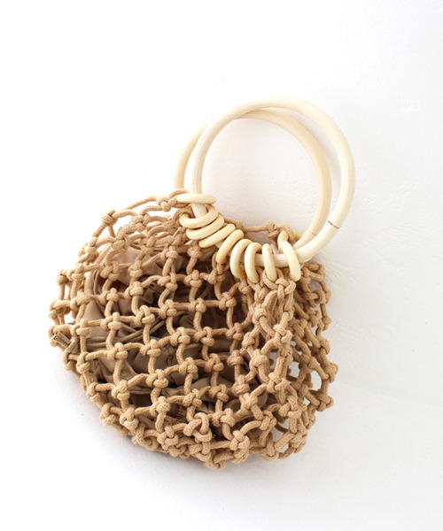 MODE ROBE（モードローブ）の「ウッドハンドル編みバッグ（ハンドバッグ・レディース・ホワイト/ベージュ・FREE）」の2枚目の写真