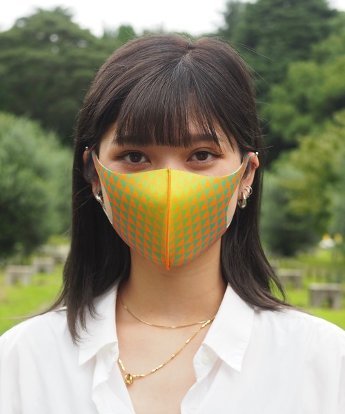 PR01.(ピーアールワン)の「IKplus MAH-01 総柄デザインプリントマスク 洗える3D立体マスク(マスク・レディース・ブラック系その他/イエロー系その他/カラフル/グリーン系その他/ピンク系その他/オレンジ系その他/レッド系その他・SMALL/MEDIUM/LARGE/XX-SMALL/X-SMALL/X-LARGE)」の6枚目の写真