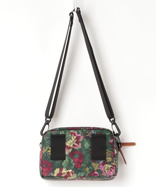 GREGORY（グレゴリー）の「PADDED SHOULDER POUCH S / パデッドショルダーポーチS / ガーデンタペストリー（ショルダーバッグ・メンズ・レッド系その他・FREE）」の5枚目の写真