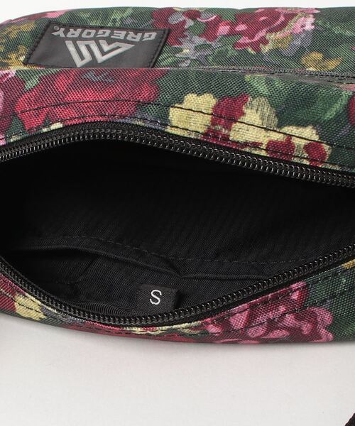 GREGORY（グレゴリー）の「PADDED SHOULDER POUCH S / パデッドショルダーポーチS / ガーデンタペストリー（ショルダーバッグ・メンズ・レッド系その他・FREE）」の2枚目の写真