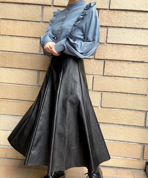 JUNOAH(ジュノア)の「スタンドカラーフリルブラウス(シャツ/ブラウス・レディース・ブラック/ホワイト/ブルー/ベージュ/グレー/キャメル・MEDIUM/LARGE)」の14枚目の写真