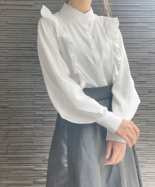 JUNOAH(ジュノア)の「スタンドカラーフリルブラウス(シャツ/ブラウス・レディース・ブラック/ホワイト/ブルー/ベージュ/グレー/キャメル・MEDIUM/LARGE)」の10枚目の写真