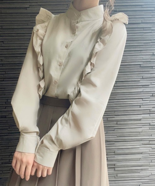 JUNOAH(ジュノア)の「スタンドカラーフリルブラウス(シャツ/ブラウス・レディース・ブラック/ホワイト/ブルー/ベージュ/グレー/キャメル・MEDIUM/LARGE)」の11枚目の写真