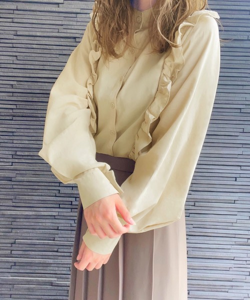 JUNOAH(ジュノア)の「スタンドカラーフリルブラウス(シャツ/ブラウス・レディース・ブラック/ホワイト/ブルー/ベージュ/グレー/キャメル・MEDIUM/LARGE)」の15枚目の写真