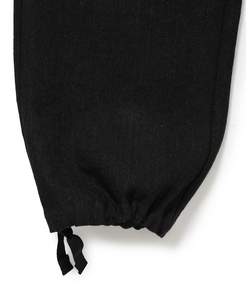 WILD LIFE TAILOR Adam et Rope'（ワイルドテーラーアダムエロペ　）の「【WILD LIFE TAILOR】Lyria イージーカーゴパンツ（カーゴパンツ・メンズ・チャコールグレー/ブラック系その他・M/L）」の6枚目の写真