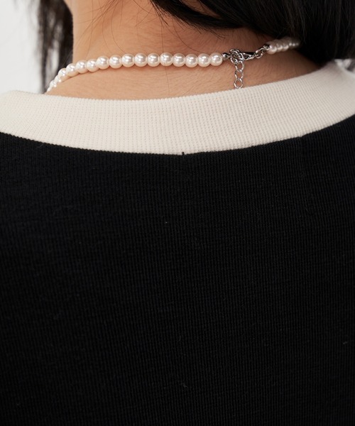 FEKETE（フェケテ）の「FEKETE MADE METAL LOGO PEARL NECKLACE（ネックレス・レディース・シルバー・FREE）」の6枚目の写真