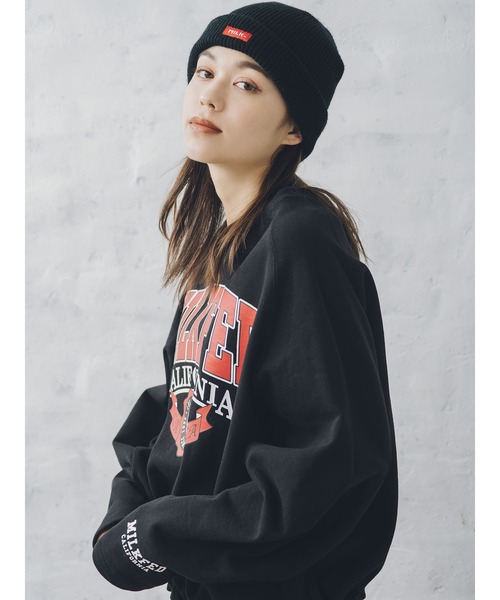 MILKFED.(ミルクフェド)の「COLLEGE LOGO SWEAT TOP(スウェット・レディース・ホワイト/ブラック/グリーン/ネイビー・ONE SIZE)」の1枚目の写真
