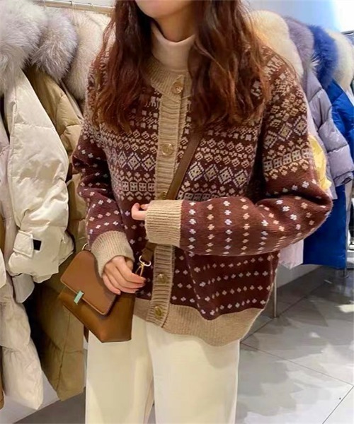 MAISON DE THERESE(メゾン ド テレーズ)の「ボタン付きニットカーディガン(カーディガン/ボレロ・レディース・ブラウン/ホワイト・FREE)」の15枚目の写真