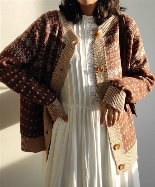 MAISON DE THERESE(メゾン ド テレーズ)の「ボタン付きニットカーディガン(カーディガン/ボレロ・レディース・ブラウン/ホワイト・FREE)」の4枚目の写真