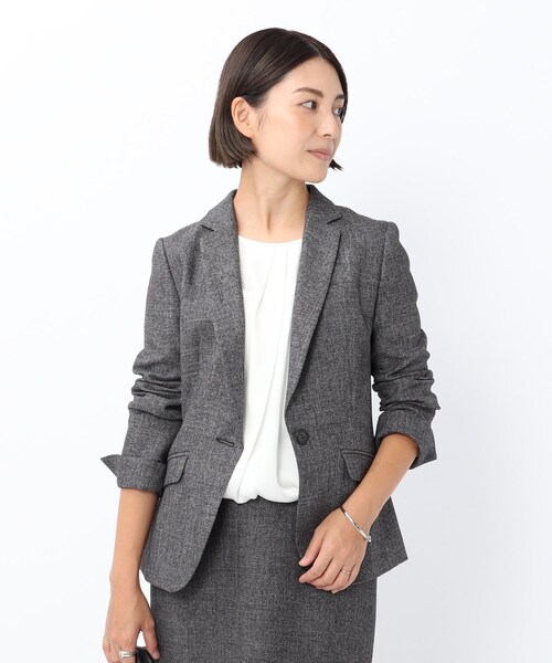 UNTITLED（アンタイトル）の「◆グラシエシャークテーラードジャケット【洗える】（スーツジャケット・レディース・ダークブラウン系3/ブルー系3/ブラック系3・01/03/02）」の2枚目の写真