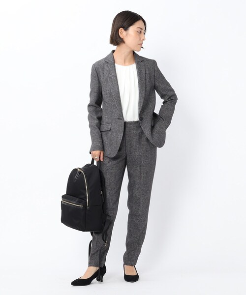 UNTITLED（アンタイトル）の「◆グラシエシャークテーラードジャケット【洗える】（スーツジャケット・レディース・ダークブラウン系3/ブルー系3/ブラック系3・01/03/02）」の10枚目の写真