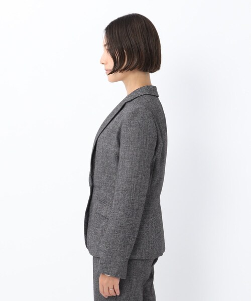 UNTITLED（アンタイトル）の「◆グラシエシャークテーラードジャケット【洗える】（スーツジャケット・レディース・ダークブラウン系3/ブルー系3/ブラック系3・01/03/02）」の5枚目の写真