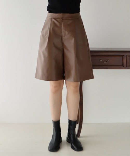 BLUEEAST(ブルーイースト)の「タックショートパンツ(その他パンツ・レディース・ブラック/ブラウン/アイボリー/ダークブラウン/アイボリー系/ブラック系/ベージュ系・MEDIUM/SMALL/LARGE)」の13枚目の写真