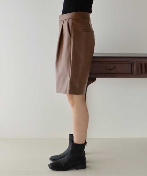 BLUEEAST(ブルーイースト)の「タックショートパンツ(その他パンツ・レディース・ブラック/ブラウン/アイボリー/ダークブラウン/アイボリー系/ブラック系/ベージュ系・MEDIUM/SMALL/LARGE)」の14枚目の写真