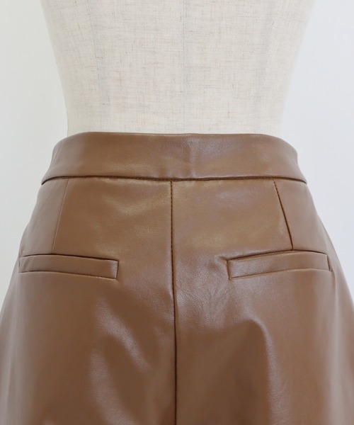 BLUEEAST(ブルーイースト)の「タックショートパンツ(その他パンツ・レディース・ブラック/ブラウン/アイボリー/ダークブラウン/アイボリー系/ブラック系/ベージュ系・MEDIUM/SMALL/LARGE)」の17枚目の写真