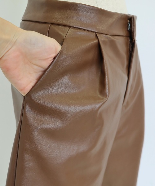 BLUEEAST(ブルーイースト)の「タックショートパンツ(その他パンツ・レディース・ブラック/ブラウン/アイボリー/ダークブラウン/アイボリー系/ブラック系/ベージュ系・MEDIUM/SMALL/LARGE)」の19枚目の写真