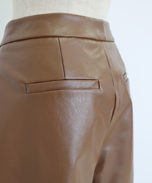 BLUEEAST(ブルーイースト)の「タックショートパンツ(その他パンツ・レディース・ブラック/ブラウン/アイボリー/ダークブラウン/アイボリー系/ブラック系/ベージュ系・MEDIUM/SMALL/LARGE)」の20枚目の写真