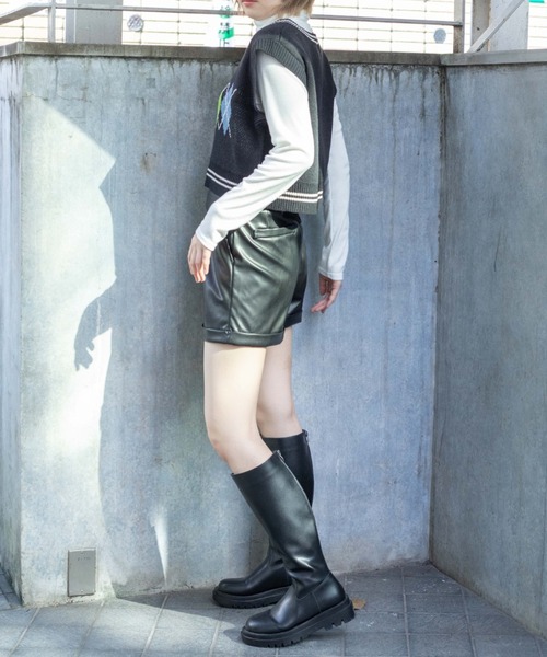 WEGO（ウィゴー）の「WEGO/フェイクレザーショートパンツ（その他パンツ・レディース・ブラック/ダークグリーン/オフホワイト・FREE）」の17枚目の写真