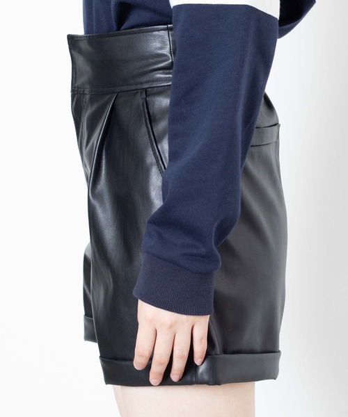 WEGO（ウィゴー）の「WEGO/フェイクレザーショートパンツ（その他パンツ・レディース・ブラック/ダークグリーン/オフホワイト・FREE）」の19枚目の写真