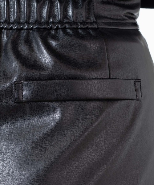 WEGO（ウィゴー）の「WEGO/フェイクレザーショートパンツ（その他パンツ・レディース・ブラック/ダークグリーン/オフホワイト・FREE）」の22枚目の写真