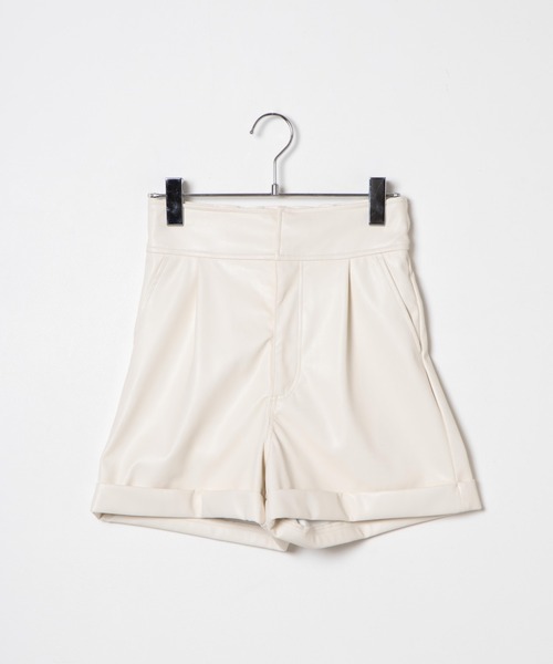 WEGO（ウィゴー）の「WEGO/フェイクレザーショートパンツ（その他パンツ・レディース・ブラック/ダークグリーン/オフホワイト・FREE）」の4枚目の写真