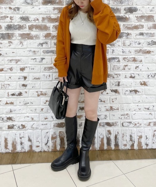 WEGO（ウィゴー）の「WEGO/フェイクレザーショートパンツ（その他パンツ・レディース・ブラック/ダークグリーン/オフホワイト・FREE）」の8枚目の写真