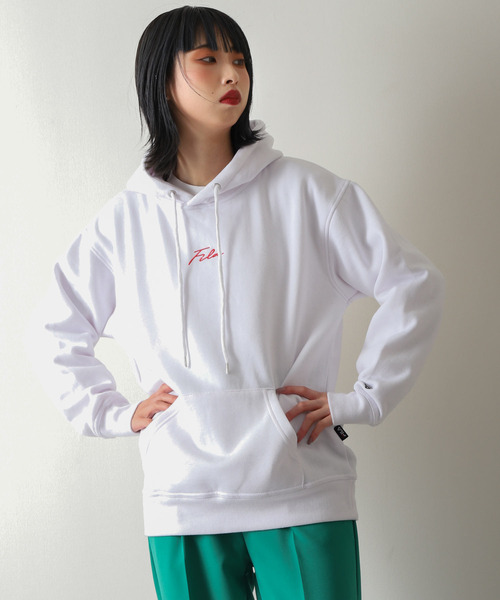 FILA（フィラ）の「【FILA】筆記体刺繍プルオーバーパーカー（パーカー・レディース・ホワイト/ネイビー/ブラック/オートミール/アイボリー系1/ネイビー系/ホワイト系2/ネイビー系1/ブラック系/アイボリー系2/ホワイト系3/アイボリー系3/ホワイト系4/アイボリー系4/ネイビー系2/ホワイト系/アイボリー系/ホワイト系1・MEDIUM/LARGE/X-LARGE）」の3枚目の写真