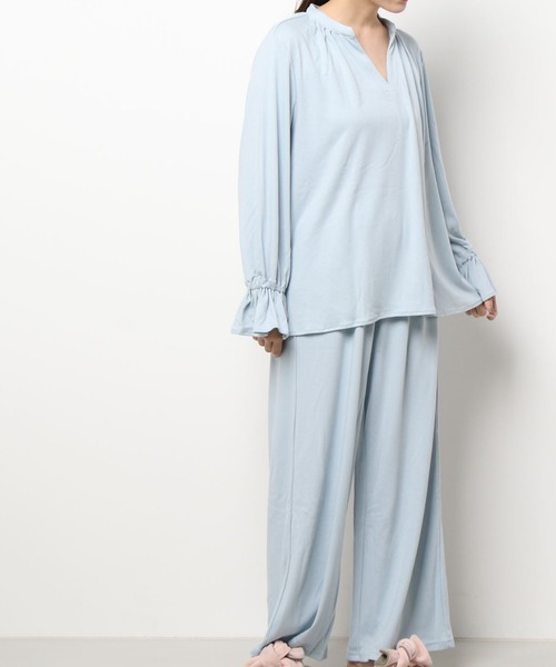 AMPHI（アンフィ）の「シンプルスムース　パジャマ（セットアップ）（ルームウェア/パジャマ・レディース・ブラウン/ブルー・MEDIUM/LARGE）」の6枚目の写真