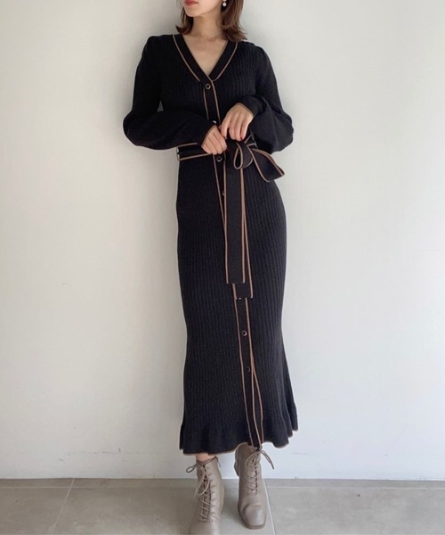 SNIDEL（スナイデル）の「Sustainableフロントボタンニットワンピース（ワンピース・レディース・ベージュ/ワインレッド/ブラック・FREE）」の2枚目の写真