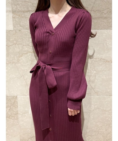 SNIDEL（スナイデル）の「Sustainableフロントボタンニットワンピース（ワンピース・レディース・ベージュ/ワインレッド/ブラック・FREE）」の14枚目の写真