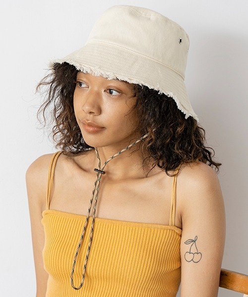 Casselini(キャセリーニ)の「Casselini(キャセリーニ)リバーシブルバケットハット(ハット・レディース・ブラック/アイボリー/キャメル・FREE)」の11枚目の写真