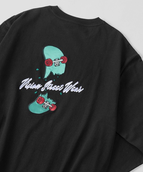 VISION STREET WEAR(ヴィジョンストリートウェア)の「【VISION STREET WEAR/ヴィジョンストリートウェア】バックプリント スケボーサテンワッペン刺繍 ロンT/ 長袖Tシャツ(Tシャツ/カットソー・メンズ・ホワイト/ブラック/ブルー/グリーン・M/L/XL)」の3枚目の写真