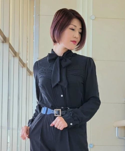 axes femme（アクシーズファム）の「花刺繍ボウタイブラウス