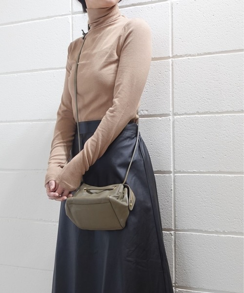 RR TOKYO（アールアールトウキョウ）の「コンフォートハイネック（Tシャツ/カットソー・レディース・ブラック/ベージュ/アイボリー/ブラウン/グレー・FREE）」の7枚目の写真