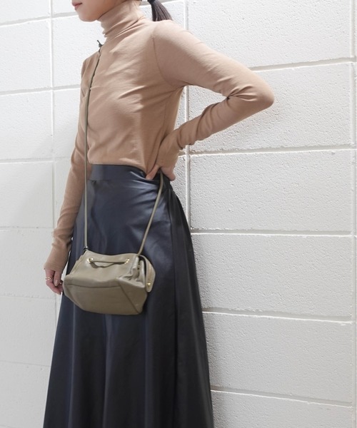 RR TOKYO（アールアールトウキョウ）の「コンフォートハイネック（Tシャツ/カットソー・レディース・ブラック/ベージュ/アイボリー/ブラウン/グレー・FREE）」の9枚目の写真