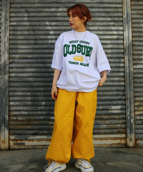 SPINNS（スピンズ）の「【ビッグシルエット】OLDSURF刺繍ロゴビッグTシャツ（Tシャツ/カットソー・メンズ・レッド/サックスブルー/ホワイト/イエロー/グリーン・ONESIZE）」の2枚目の写真