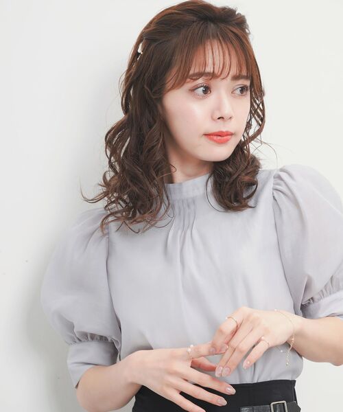 MAJESTIC LEGON（マジェスティックレゴン）の「エアリーバックリボンアソートブラウス（シャツ/ブラウス・レディース・ライトグレー/アイボリー/ホワイト系その他/ブラック系その他・MEDIUM）」の11枚目の写真