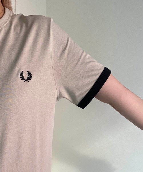 FRED PERRY(フレッドペリー)の「〈WEB限定〉【FRED PERRY/フレッドペリー】バイカラーTシャツ(Tシャツ/カットソー・レディース・グリーン/キャメル・SMALL)」の20枚目の写真
