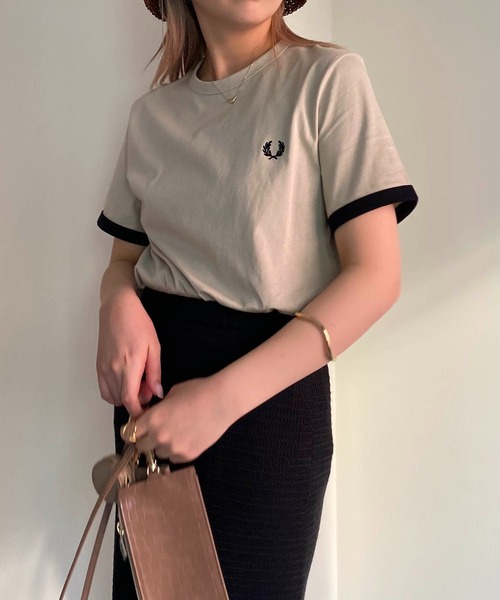 FRED PERRY(フレッドペリー)の「〈WEB限定〉【FRED PERRY/フレッドペリー】バイカラーTシャツ(Tシャツ/カットソー・レディース・グリーン/キャメル・SMALL)」の3枚目の写真