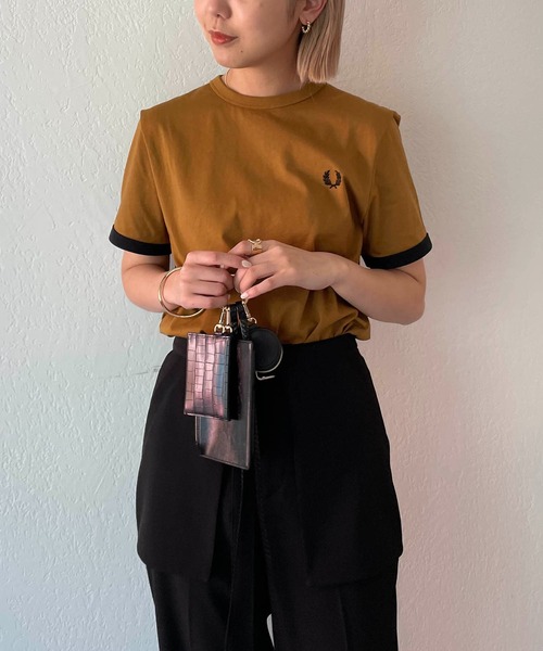 FRED PERRY(フレッドペリー)の「〈WEB限定〉【FRED PERRY/フレッドペリー】バイカラーTシャツ(Tシャツ/カットソー・レディース・グリーン/キャメル・SMALL)」の4枚目の写真