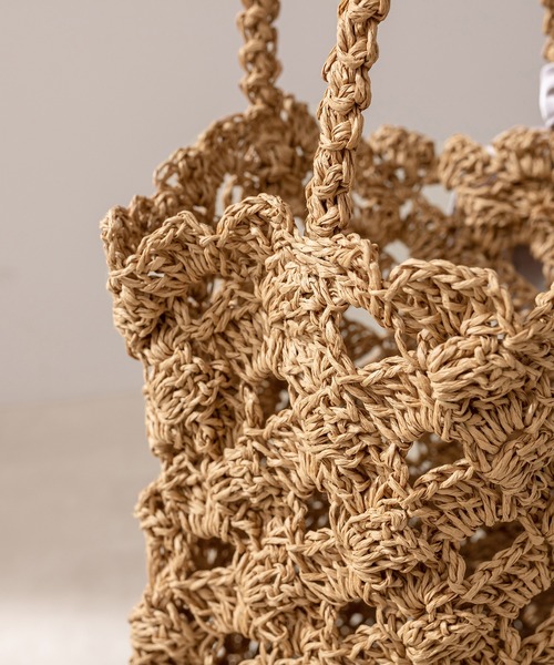 OLIVE des OLIVE（オリーブデオリーブ）の「リボン付きペーパーバッグ（かごバッグ・レディース・ベージュ/オフホワイト・FREE）」の4枚目の写真