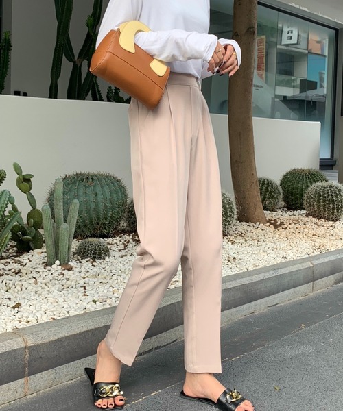 Diosfront（ディオスフロント）の「センタープレステーパードスラックスパンツ（スラックス・レディース・ブラック/グレー/ピンク/グリーン/ベージュ・S/M/L）」の4枚目の写真