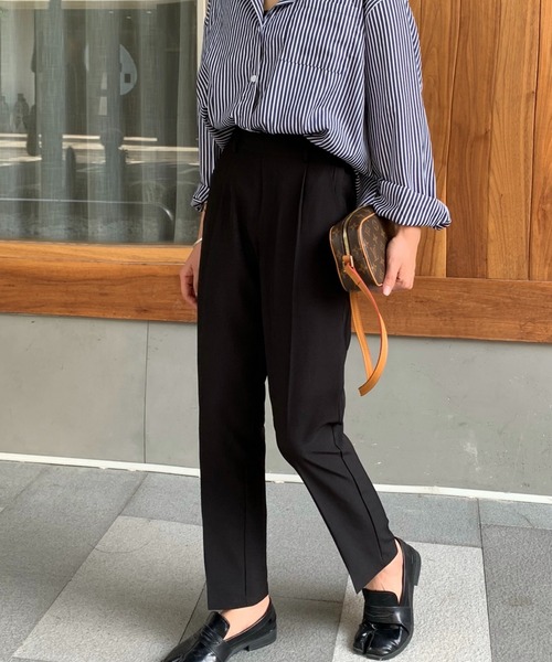 Diosfront（ディオスフロント）の「センタープレステーパードスラックスパンツ（スラックス・レディース・ブラック/グレー/ピンク/グリーン/ベージュ・S/M/L）」の2枚目の写真