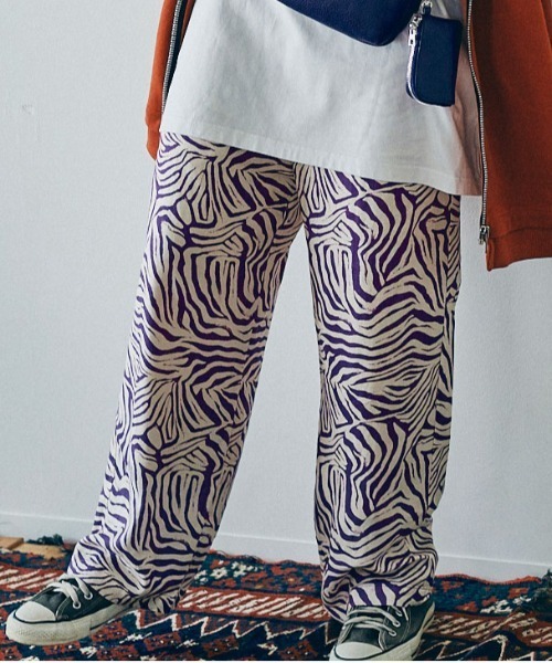 RNA（アールエヌエー）の「R3991 アニマルプリントイージーパンツ（スラックス・レディース・ブラック×ホワイト/レオパード/パープル・MEDIUM）」の3枚目の写真