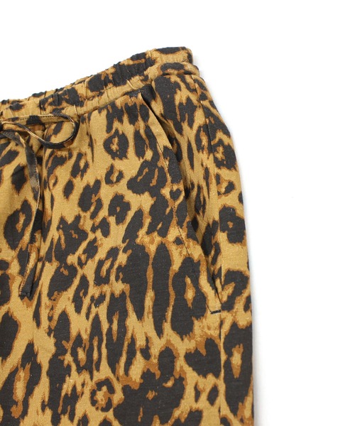 RNA（アールエヌエー）の「R3991 アニマルプリントイージーパンツ（スラックス・レディース・ブラック×ホワイト/レオパード/パープル・MEDIUM）」の16枚目の写真