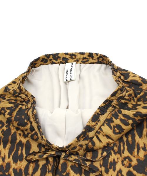 RNA（アールエヌエー）の「R3991 アニマルプリントイージーパンツ（スラックス・レディース・ブラック×ホワイト/レオパード/パープル・MEDIUM）」の11枚目の写真