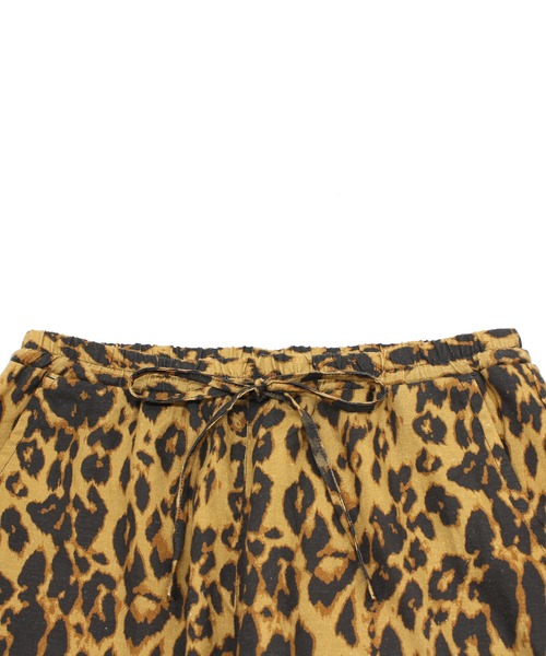 RNA（アールエヌエー）の「R3991 アニマルプリントイージーパンツ（スラックス・レディース・ブラック×ホワイト/レオパード/パープル・MEDIUM）」の8枚目の写真